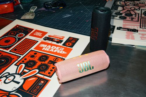 音乐万花筒七代便携式蓝牙音箱全新上市户外进阶自由开声 JBL FLIP7(图3)